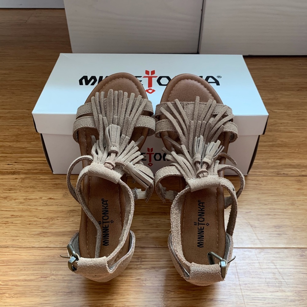MINNETONKA SANDALS
